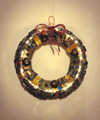  Genuine Solutions - Christmas wreath 